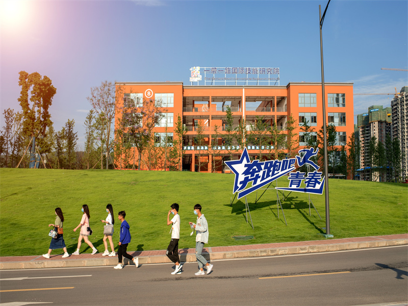 重庆五一技工学院-1-校园风采_004【5cm×3cm】.jpg